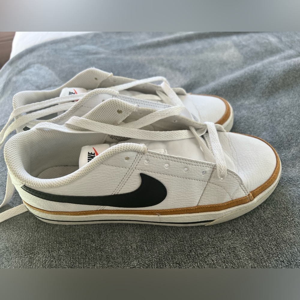 Nike Court Legacy